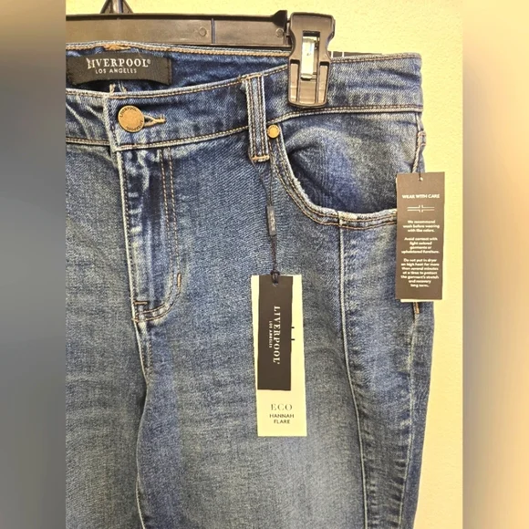 NWT Liverpool Ladies Hannah Flare Wide Medium Wash Denim Jeans - Picture 5 of 10